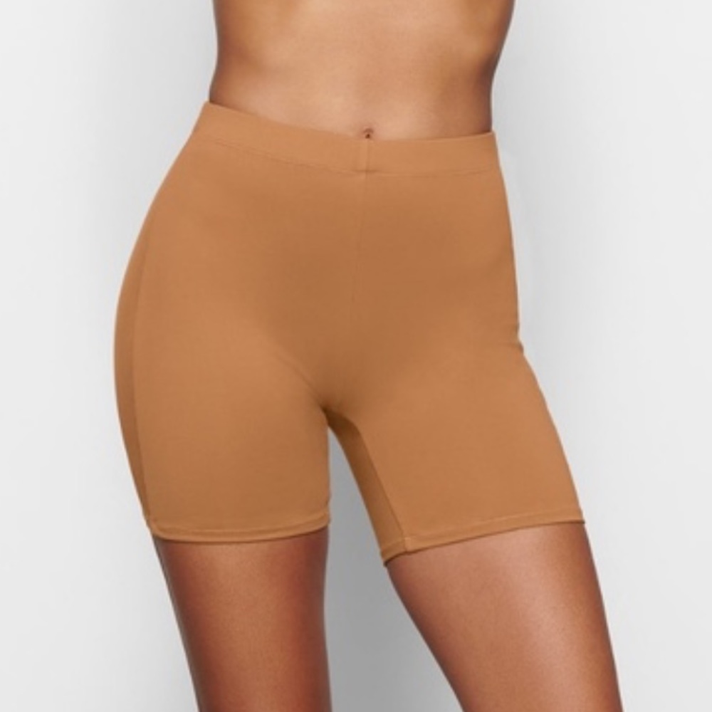 🌷Skims Signature Mid Waist Swim Shorts Almond